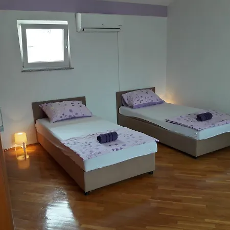 Vandrerhjem Sundari *